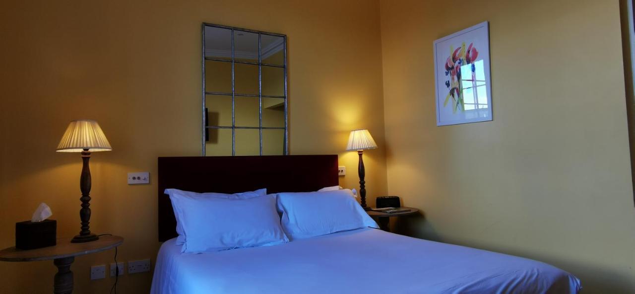 Buccleuch And Queensberry Arms Hotel ธอร์นฮิลล์ ภายนอก รูปภาพ
