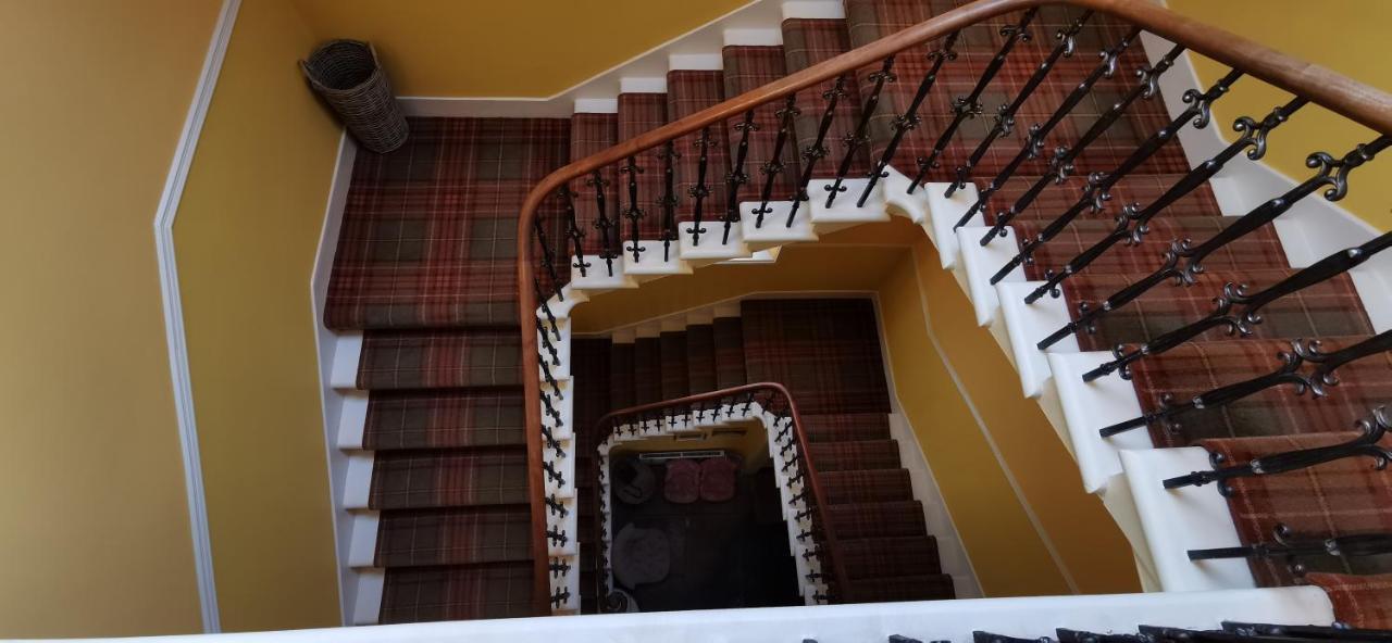 Buccleuch And Queensberry Arms Hotel ธอร์นฮิลล์ ภายนอก รูปภาพ