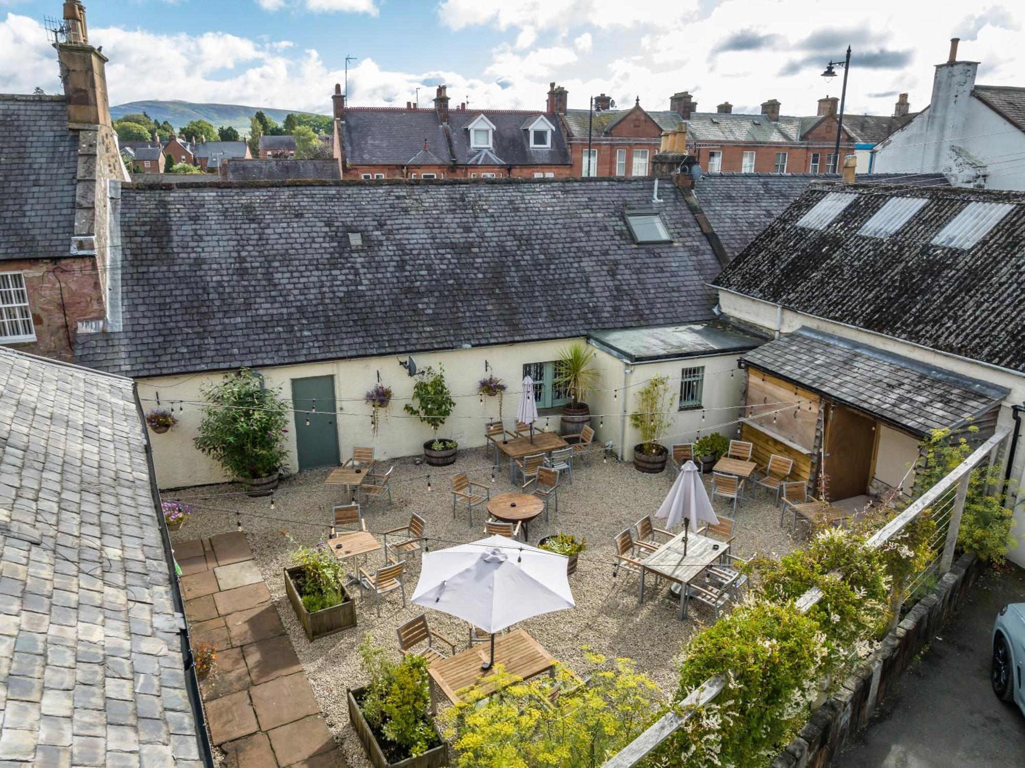 Buccleuch And Queensberry Arms Hotel ธอร์นฮิลล์ ภายนอก รูปภาพ